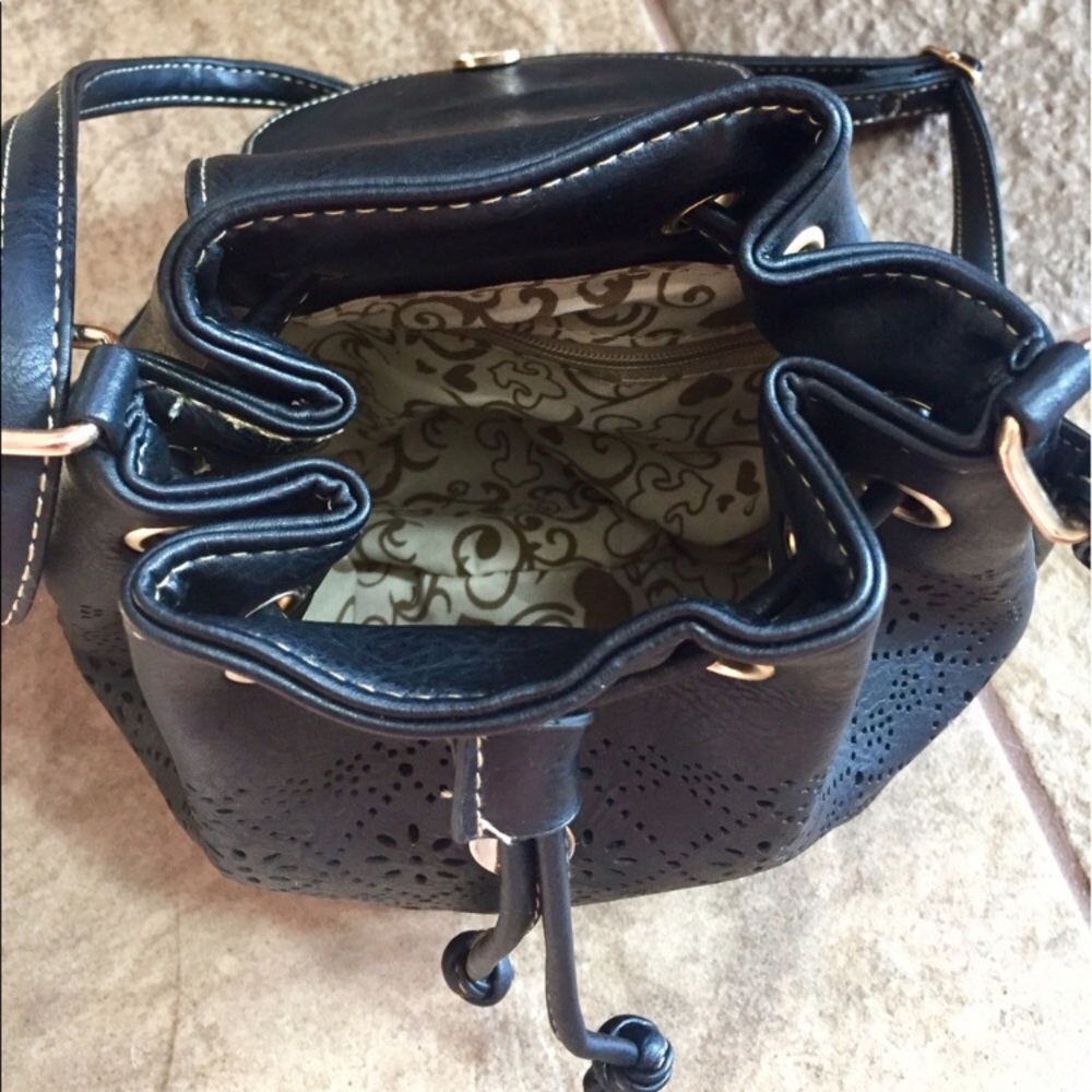 *CLOSING BOUTIQUE* - Picture 3 of 5